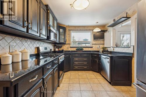 35 Bartley Bull Parkway, Brampton, ON - Indoor Photo Showing Kitchen