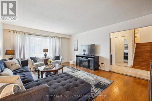 35 Bartley Bull Parkway, Brampton, ON - Indoor Photo Showing Living Room