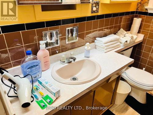 529 Vale Place, Oakville, ON - Indoor Photo Showing Bathroom