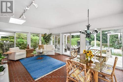 3020 First Street, Burlington, ON - Indoor Photo Showing Living Room