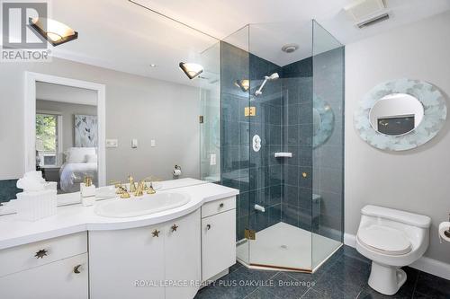 3020 First Street, Burlington, ON - Indoor Photo Showing Bathroom