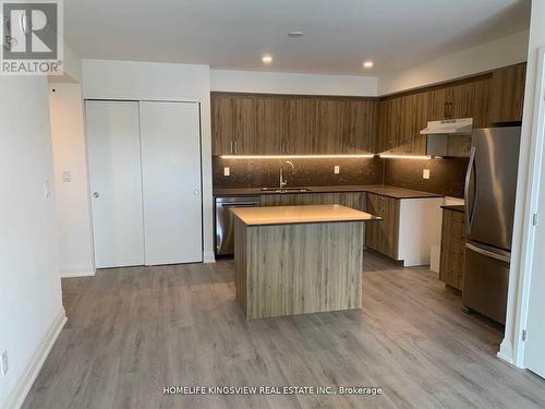 911 - 58 Lakeside Terrace, Barrie, ON - Indoor Photo Showing Kitchen