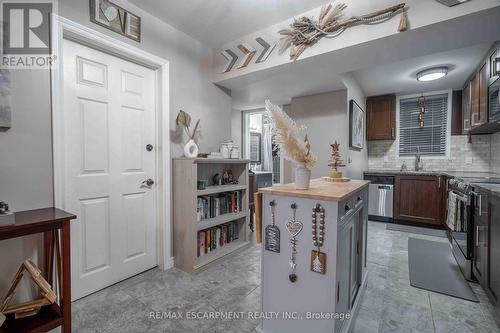 9 - 356 Hunter Street E, Hamilton, ON - Indoor Photo Showing Kitchen