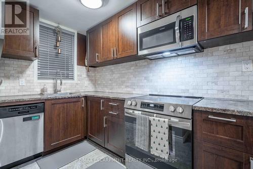 9 - 356 Hunter Street E, Hamilton, ON - Indoor Photo Showing Kitchen