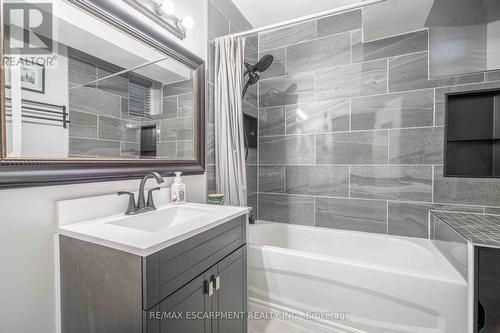 9 - 356 Hunter Street E, Hamilton, ON - Indoor Photo Showing Bathroom