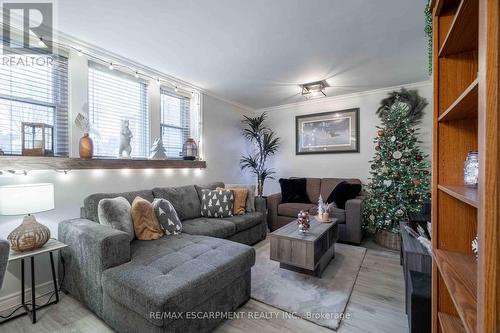 9 - 356 Hunter Street E, Hamilton, ON - Indoor Photo Showing Living Room