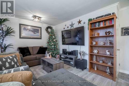 9 - 356 Hunter Street E, Hamilton, ON - Indoor Photo Showing Living Room