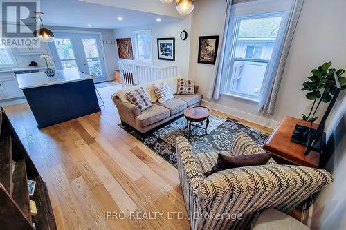 38 Egerton Street, Brantford, ON - Indoor Photo Showing Living Room