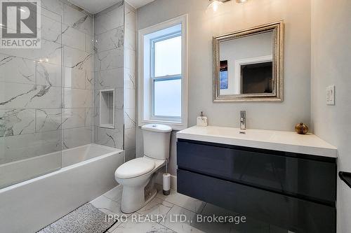 38 Egerton Street, Brantford, ON - Indoor Photo Showing Bathroom