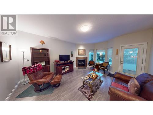 54 490 Lewis Drive, Quesnel, BC - Indoor Photo Showing Living Room