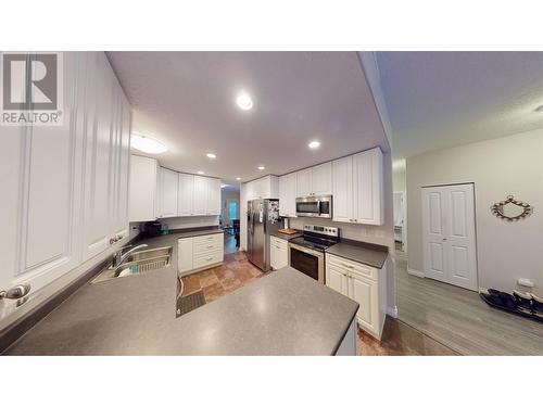 54 490 Lewis Drive, Quesnel, BC - Indoor Photo Showing Kitchen