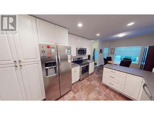 54 490 Lewis Drive, Quesnel, BC - Indoor Photo Showing Kitchen