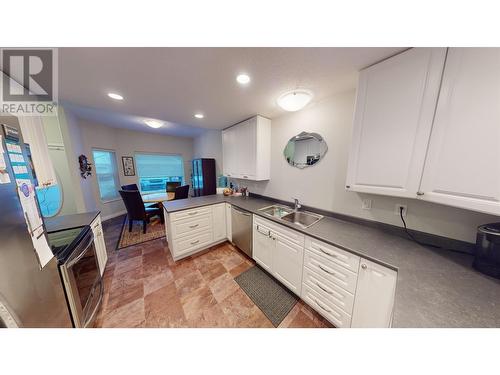 54 490 Lewis Drive, Quesnel, BC - Indoor Photo Showing Kitchen