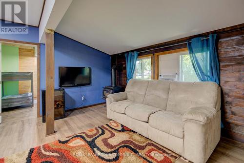 17 Drummond Street, Rideau Lakes, ON - Indoor Photo Showing Living Room