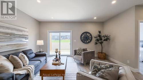 30 Silver Creek Road, Huron East (Seaforth), ON - Indoor Photo Showing Living Room