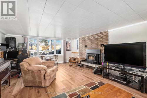 20 Glenview Crescent, Perth, ON - Indoor Photo Showing Other Room With Fireplace