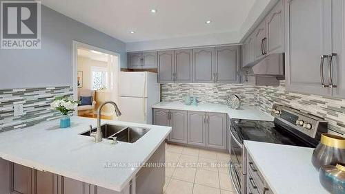 25 Trevino Crescent, Brampton, ON - Indoor Photo Showing Kitchen With Double Sink With Upgraded Kitchen