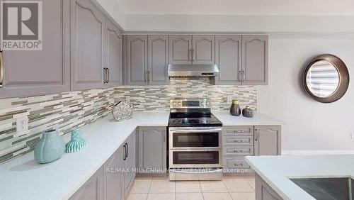 25 Trevino Crescent, Brampton, ON - Indoor Photo Showing Kitchen With Upgraded Kitchen