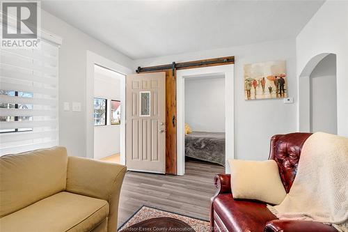 797 Bridge Avenue, Windsor, ON - Indoor Photo Showing Living Room