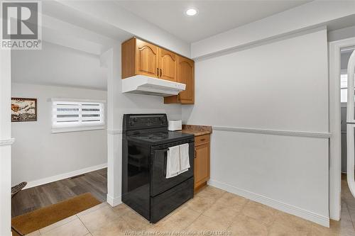 797 Bridge Avenue, Windsor, ON - Indoor Photo Showing Kitchen