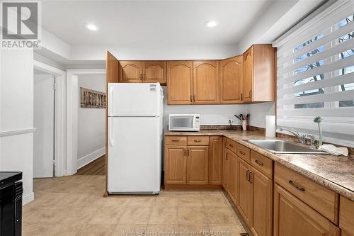 797 Bridge Avenue, Windsor, ON - Indoor Photo Showing Kitchen