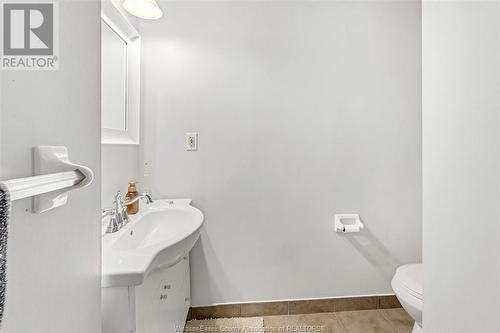 797 Bridge Avenue, Windsor, ON - Indoor Photo Showing Bathroom