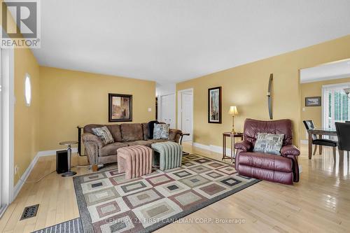 35 Cheviot Place, London, ON - Indoor Photo Showing Living Room