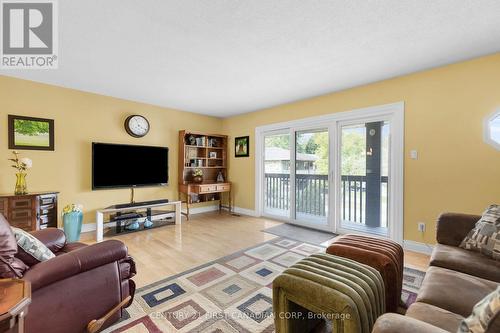 35 Cheviot Place, London, ON - Indoor Photo Showing Living Room