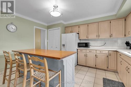 35 Cheviot Place, London, ON - Indoor Photo Showing Kitchen