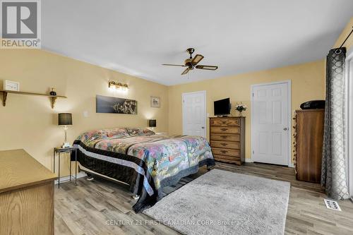 35 Cheviot Place, London, ON - Indoor Photo Showing Bedroom