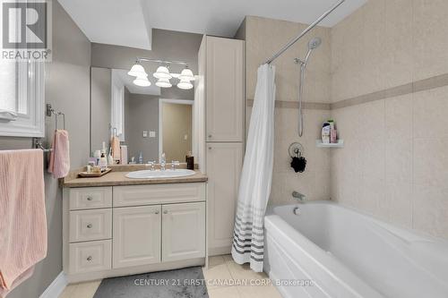 35 Cheviot Place, London, ON - Indoor Photo Showing Bathroom