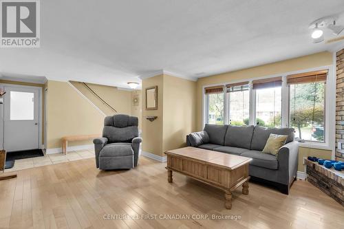 35 Cheviot Place, London, ON - Indoor Photo Showing Living Room