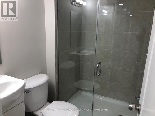 250 Mcnaughton Avenue, Oshawa, ON - Indoor Photo Showing Bathroom