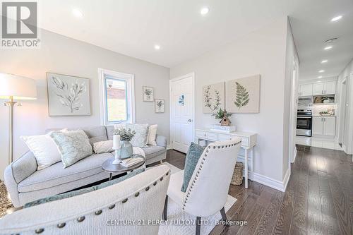 250 Mcnaughton Avenue, Oshawa, ON - Indoor Photo Showing Living Room