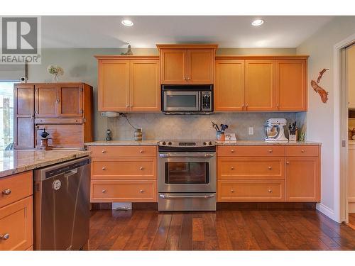 580 Denali Drive, Kelowna, BC - Indoor Photo Showing Kitchen