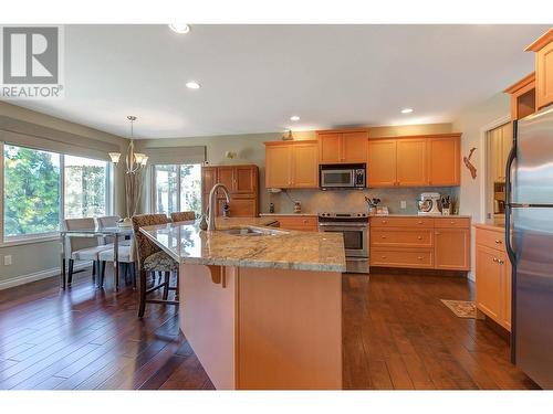 580 Denali Drive, Kelowna, BC - Indoor Photo Showing Kitchen With Upgraded Kitchen