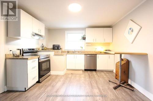 Main Fl - 20151 Bathurst Street, East Gwillimbury, ON - Indoor Photo Showing Kitchen With Stainless Steel Kitchen