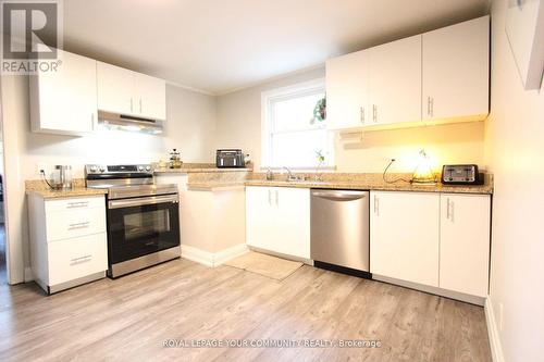 Main Fl - 20151 Bathurst Street, East Gwillimbury, ON - Indoor Photo Showing Kitchen With Stainless Steel Kitchen