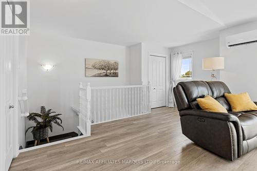 212 - 229 Water Street E, Cornwall, ON - Indoor Photo Showing Living Room