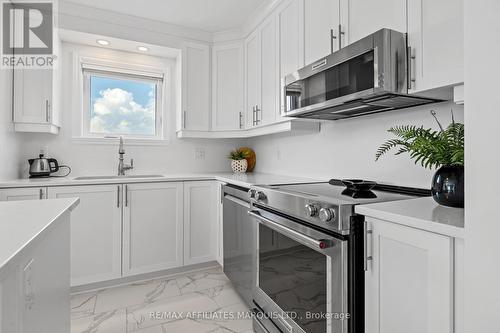 212 - 229 Water Street E, Cornwall, ON - Indoor Photo Showing Kitchen