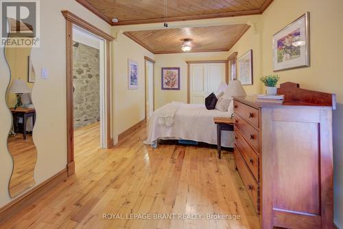 1164 Brantford, North Dumfries, ON - Indoor Photo Showing Bedroom