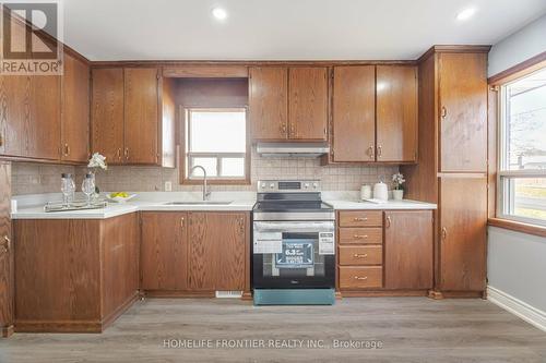 1204 Simcoe Street S, Oshawa, ON - Indoor Photo Showing Kitchen