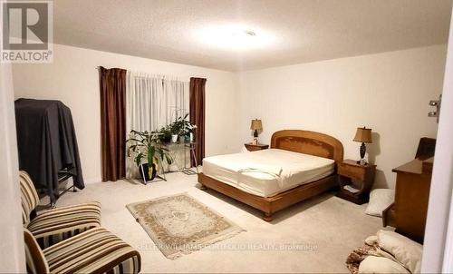 422 Woodspring Avenue, Newmarket, ON - Indoor Photo Showing Bedroom