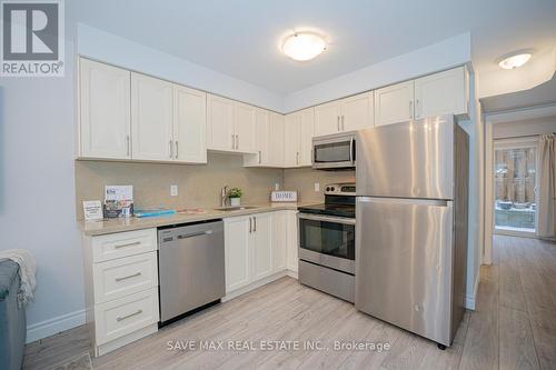 3 - 122 Courtland Avenue E, Kitchener, ON - Indoor Photo Showing Kitchen