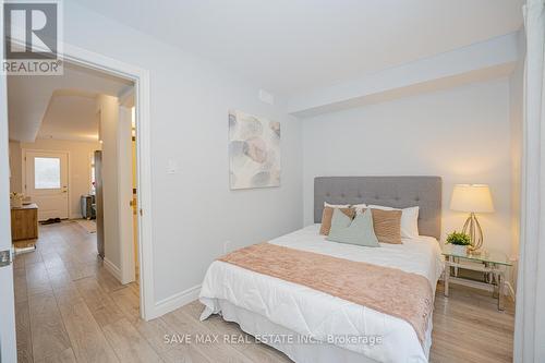 3 - 122 Courtland Avenue E, Kitchener, ON - Indoor Photo Showing Bedroom