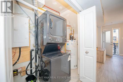 3 - 122 Courtland Avenue E, Kitchener, ON - Indoor Photo Showing Laundry Room