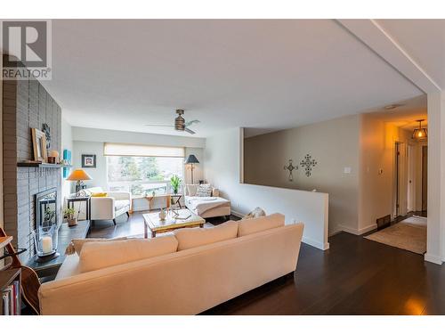 1745 Ridgewood Road, Nelson, BC - Indoor Photo Showing Living Room With Fireplace