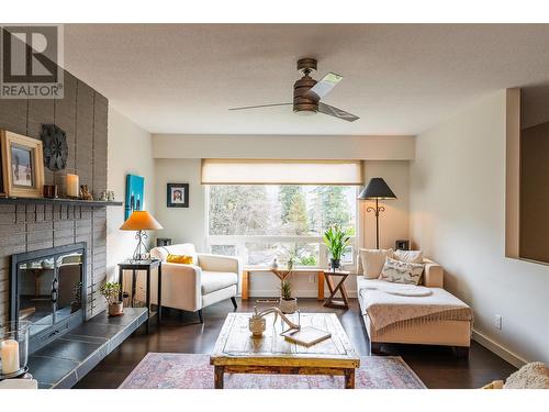 1745 Ridgewood Road, Nelson, BC - Indoor Photo Showing Living Room With Fireplace