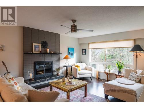 1745 Ridgewood Road, Nelson, BC - Indoor Photo Showing Living Room With Fireplace