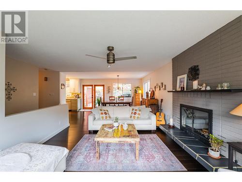 1745 Ridgewood Road, Nelson, BC - Indoor Photo Showing Living Room With Fireplace